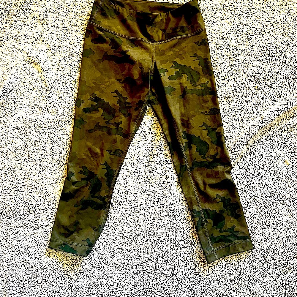Lululemon Camouflage Capri Leggings